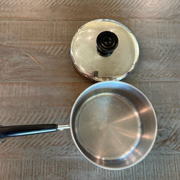 Vintage Revere Ware Stainless Steel 1 Quart Sauce Pan Pot With Lid Black Handle - Picture 2 of 5